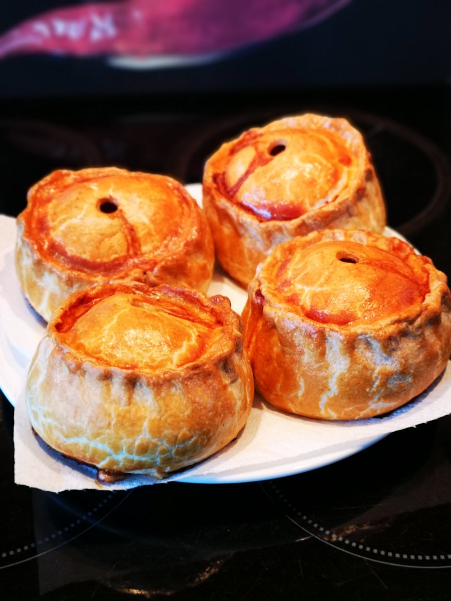Shakka_han's tweet photo. Thanks to @artisanschool @Farmersharp Chris Moorby for making this a Christmas tradition #homemade #porkpie #christmastradition https://t.co/L25jLLdKRu