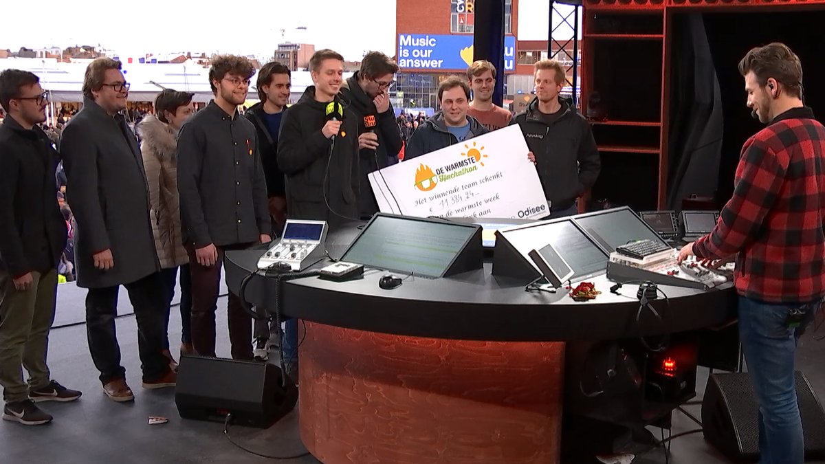 WardBeyens's tweet photo. Omdat we De Warmste Hackathon van @Realdolmen  gewonnen hadden met ons idee ‘Parkable’, mochten we maar liefst €11.384,24 wegschenken aan het goede doel! 
Hierdoor verschenen we op de radio en tv vanuit @DeWarmsteWeek in Kortrijk.
#thomasmore #itfactory #Parkable #goededoel https://t.co/vuvonhxu5N