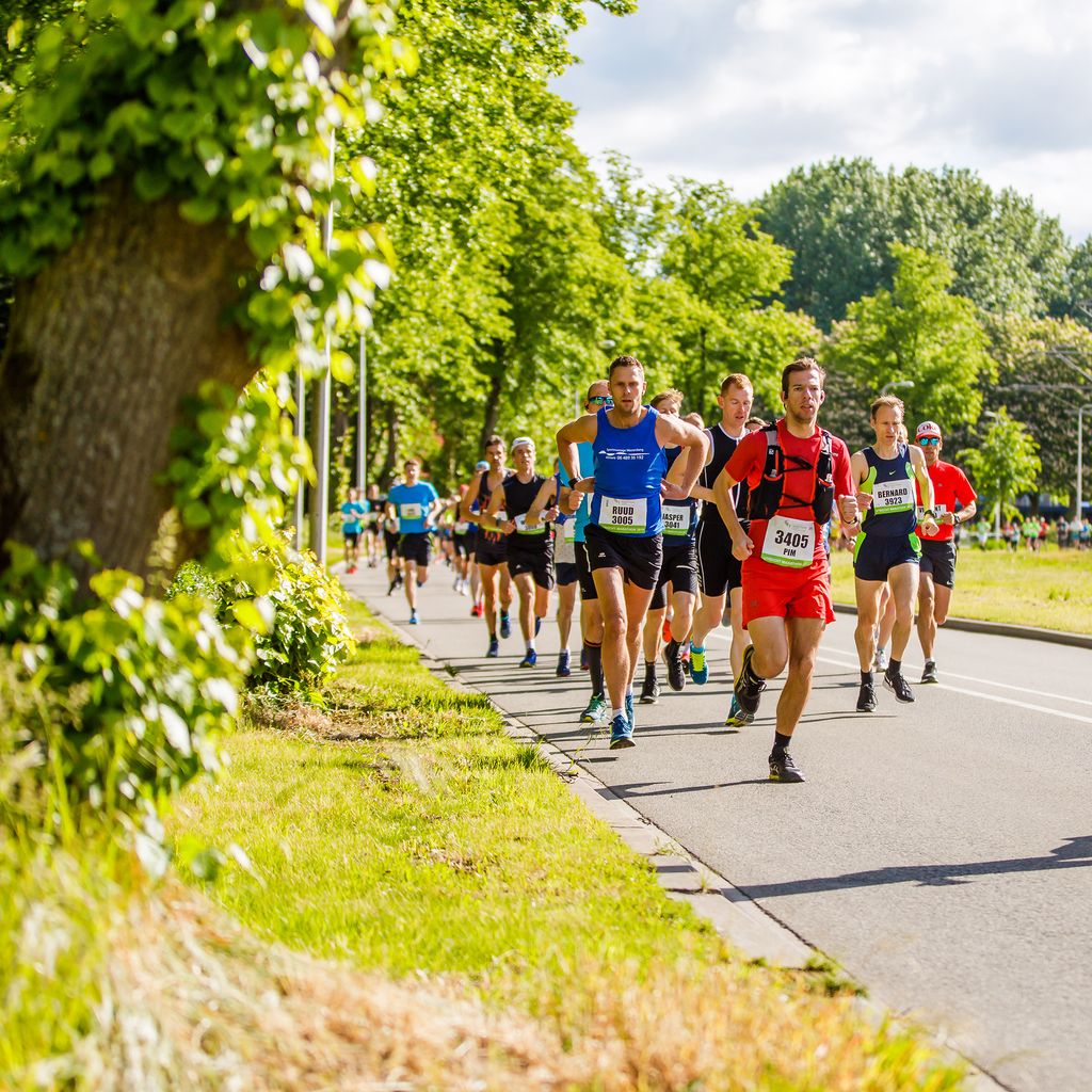 UtrechtMarathon's tweet photo. Wij wensen iedereen in Nederland fijne feestdagen, geniet samen met familie en vrienden! 🎄 Na de feestdagen gaan we weer hardlopen of loop jij ook tijdens de komende dagen? 💚
#UtrechtMarathon #UTM2020 https://t.co/a3d4f4zISb