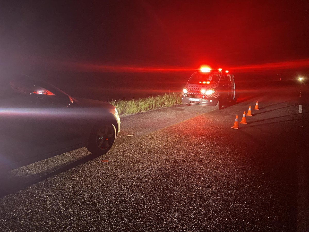 North West; Man collapse on N12 as dehydration and  hunger sets in... hiking to go see his only sister. 

rfr.bz/t9wu0b