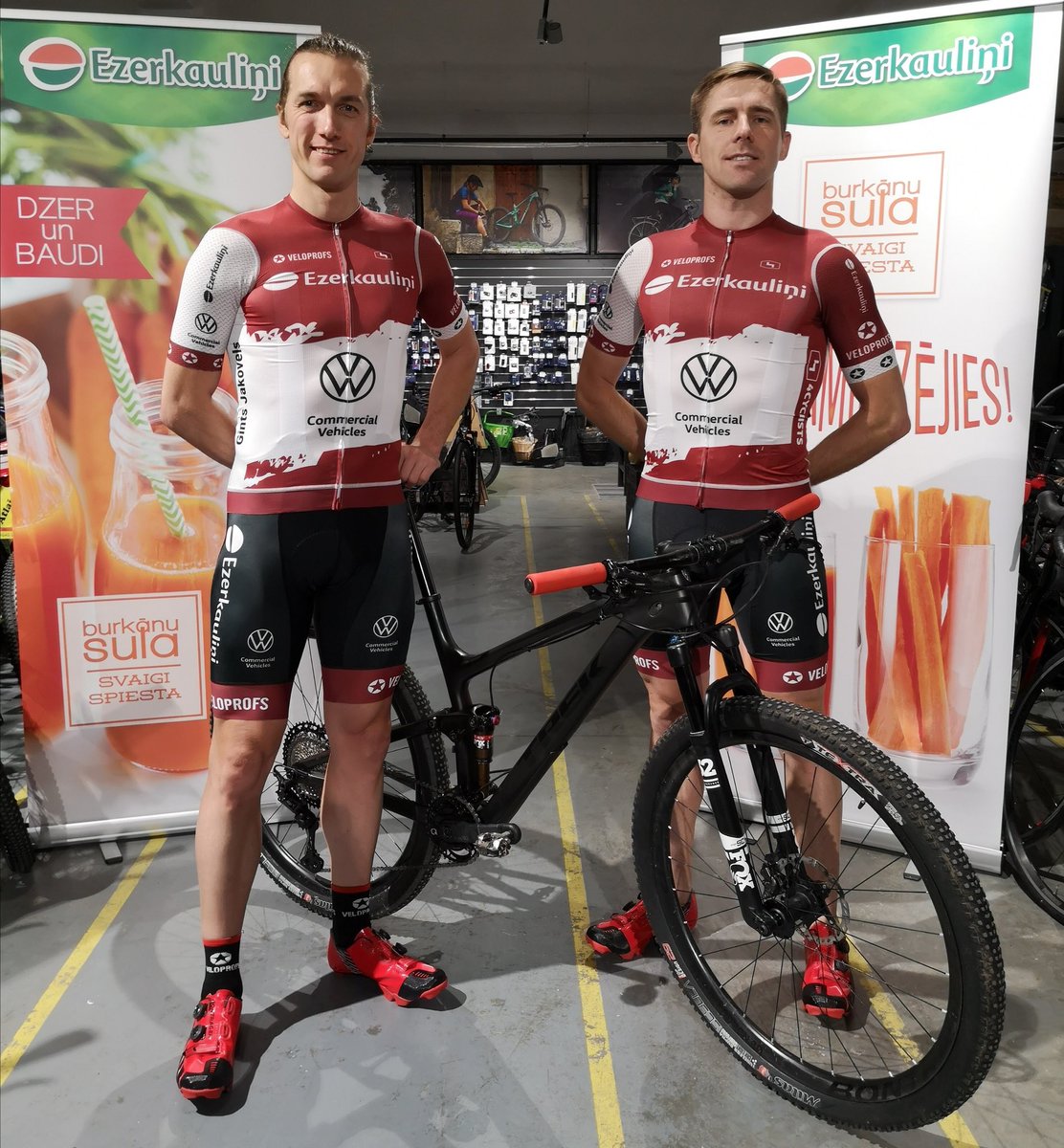 vwmtbteam's tweet photo. 2020. gada @CapeEpic formas gatavas! Paldies @4cyclists ! 

#beepic #capeepic #vwmtbteam #ezerkauliņi #vwkomerctransports #veloprofs #mitastyres #trekbikes #topfuel #bontrager

@veloprofs @VolkswagenSA @vwmtbteam @TrekBikes @Bontrager https://t.co/8FuSiraRpT