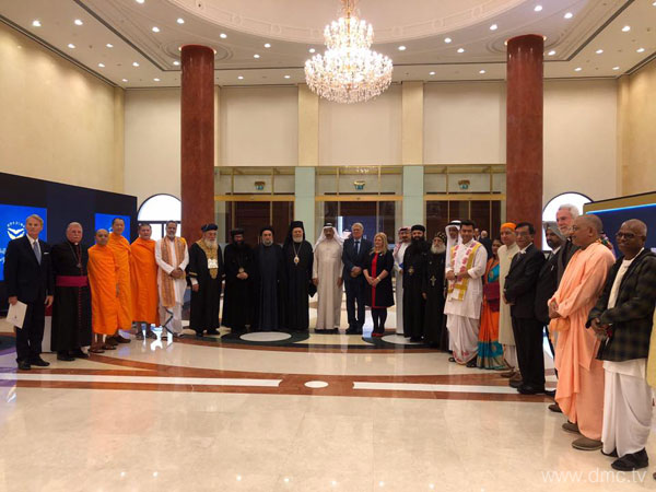 DMCupdates's tweet photo. คณะสงฆ์จากวัดพระธรรมกายบูโรส ประเทศสวีเดน เป็นตัวแทนของผู้นับถือศาสนาพุทธ เข้าร่วมงานเสวนาโต๊ะกลม ในหัวข้ออิสรภาพในการนับถือศาสนา เพื่อการอยู่ร่วมกันอย่างสันติ ณ กรุงมานามา ราชอาณาจักรบาห์เรน https://t.co/gCf4SOJUw8 https://t.co/mmZhVzt435