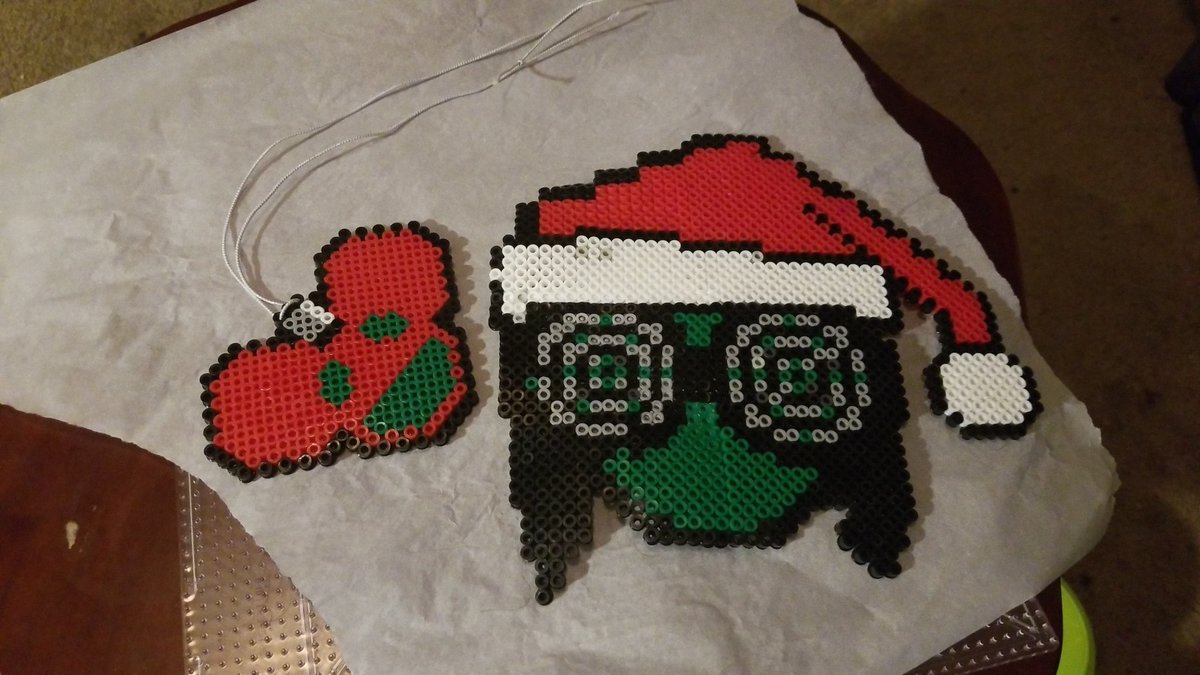 VaultHunterV6's tweet photo. The Mau5 and Rezz all Festive! Merry Christmas all! @OfficialRezz @deadmau5 https://t.co/EQmnixzcVM