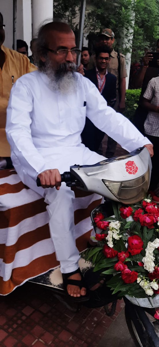 pcsarangi's tweet photo. These electric rickshaws will be noise free and silent as compared to the normal autorickshaws.

Since the electric rickshaws will use solar energy to run, they will be non polluting and will cut the carbon dioxide emissions in contrary to the normal auto rickshaws. https://t.co/JMcqLHG36g