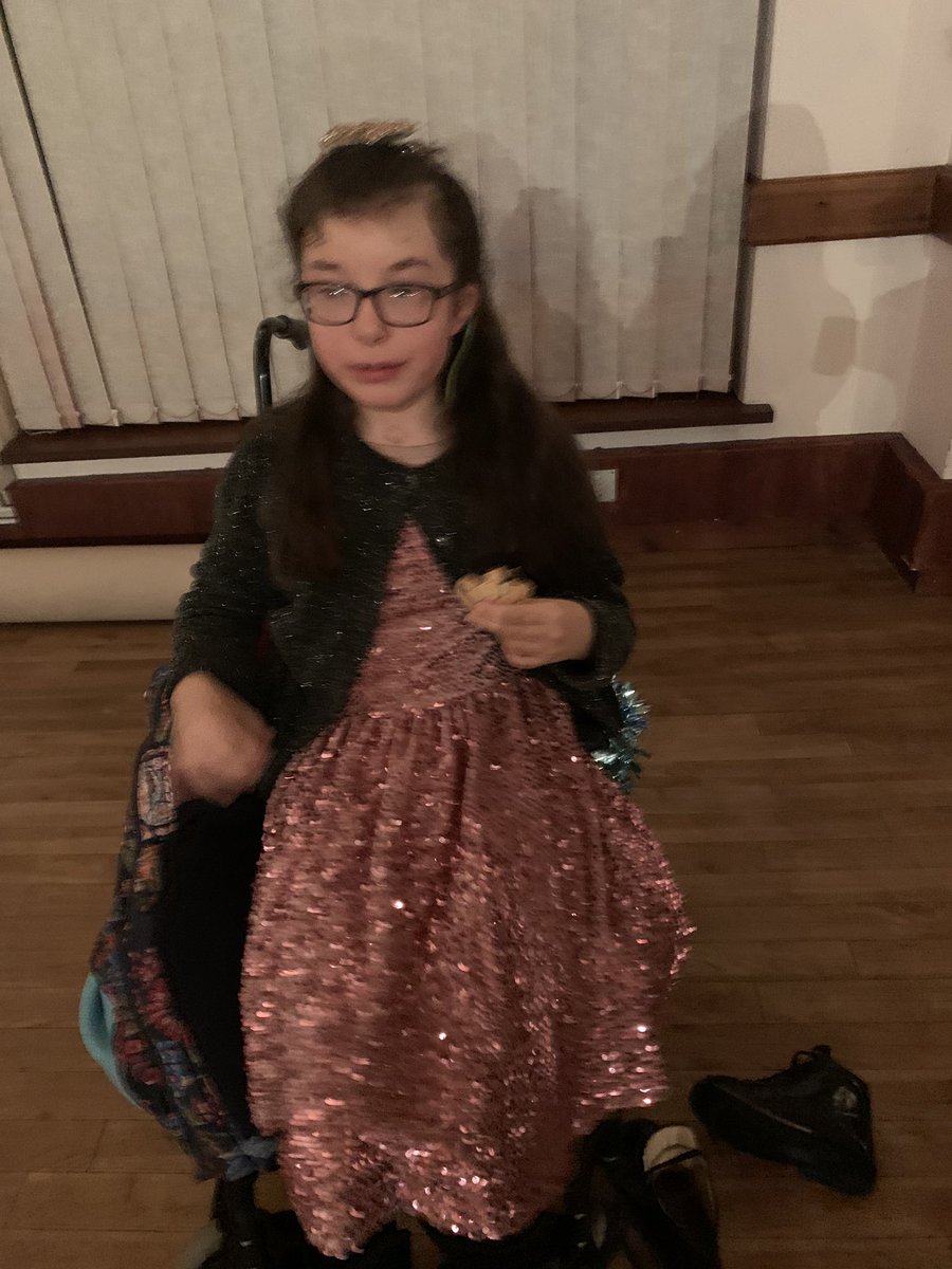 linylou76's tweet photo. Alice has had a lovely day yesterday. Friends for lunch, little play at home, visit from her godparents, church for a carol service and most importantly lots and lots of yummy food! https://t.co/l58sFD6T90