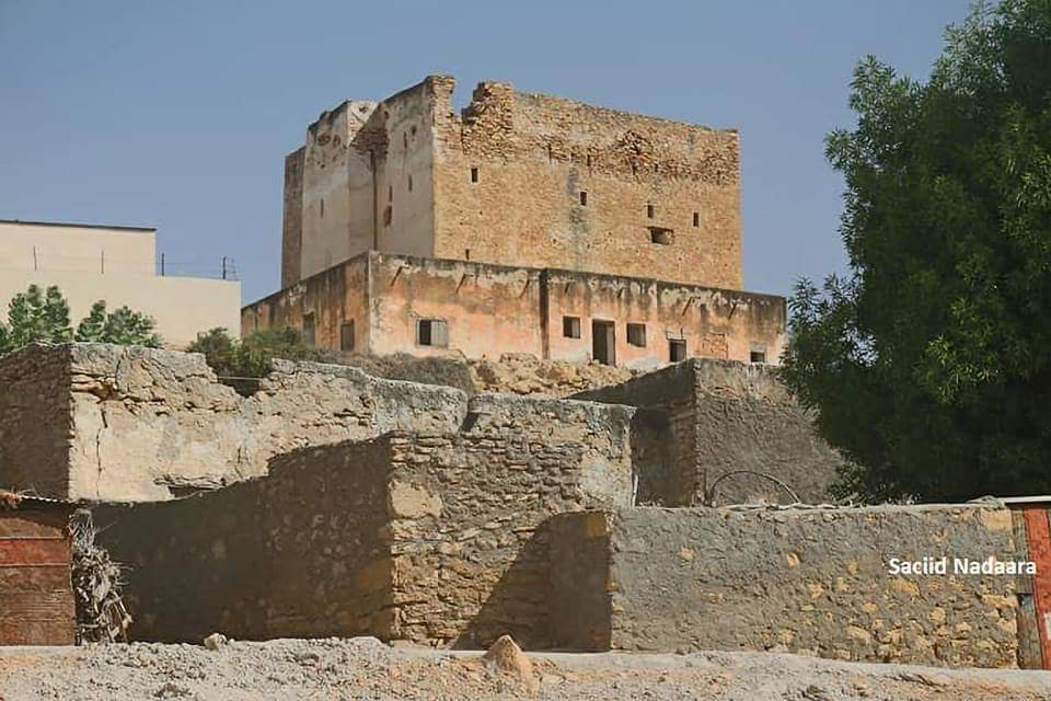 The Somali freedom fighters were known as the Dervishes (Darwiish). They built several forts including these ones. The British bombing damaged them. 5/6