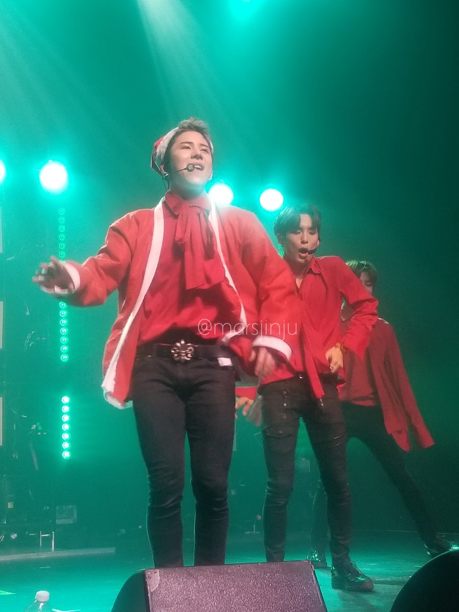 seonghwacafe's tweet photo. Thank you Sehyoon for being our amazing santa claus ... you were truly amazing tonight 

#ace #ACEinLosAngeles #ACEinLA #ToBeAnAce #choice https://t.co/IUgdymBQ2X