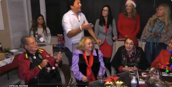 Dos30TV's tweet photo. Bien #AxNavidad con su mejor dato de las últimas 3 semanas con un 7.3% de cuota, 228.000 espectadores y 36% de Fidelidad
#QueVivaLaTele📺❤️ https://t.co/FWkHApduoE
