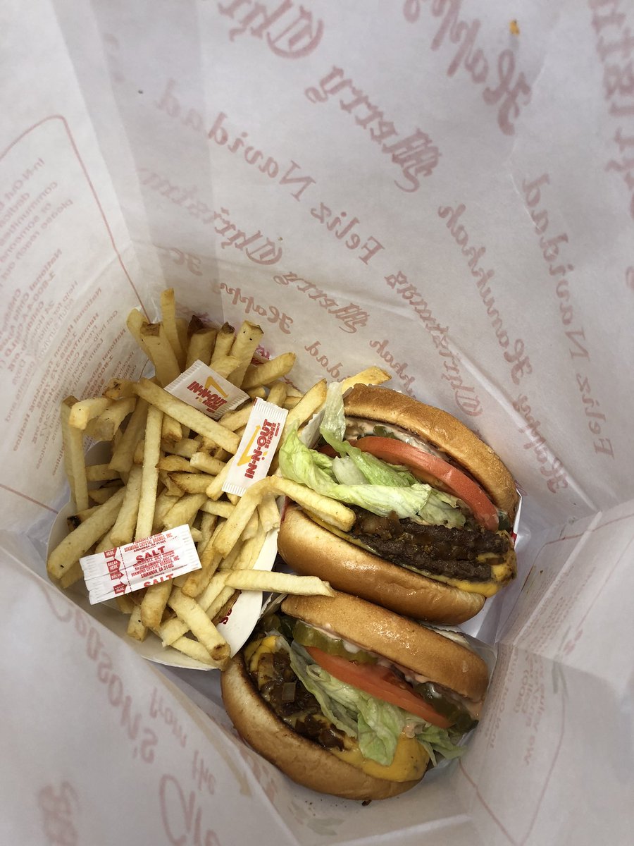 ayyoj0j0's tweet photo. Waited 2 hours for this baby! Checked out the new location in Keizer, OR. @InNOutProbs #animalstyle https://t.co/6QKQwhdw1R