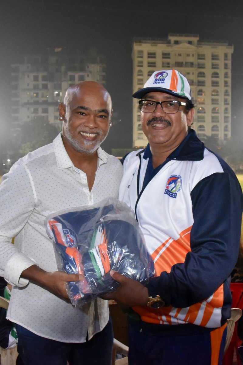 Indiaover50's tweet photo. Latest updates from the ground...📣📣

Celebrity meet at the Khar gymkhana with IVCCI team🤩🤩

#vinodkambli #cricketer #india #cricket #cricketmatch #cricketfans #khargymkhana #cricket_fever #cricketlife #cricketlovers #ivcci #2k19 https://t.co/2dsjLw5smc