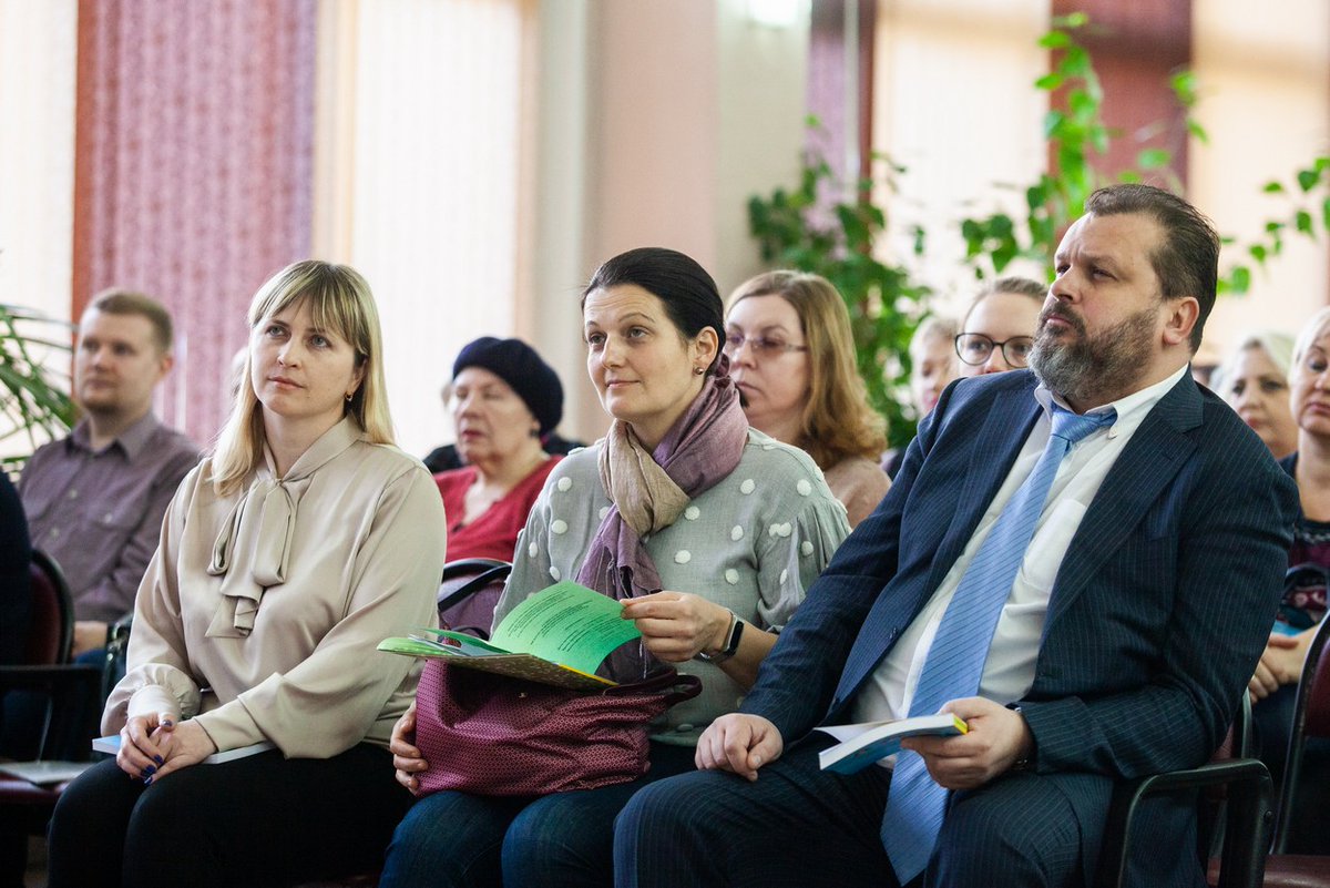 19.12 в <a href="/dodekocentr/">ГОУ ДО ТО ОЭБЦУ</a>  состоялся семинар педагогов ЦО «Точка роста» и студентов ВУЗов, в работе которого приняли участие 120 учителей английского языка, дисциплин естественнонаучного цикла и студентов ФГБОУ ВПО "ТГПУ им. Л.Н. Толстого".