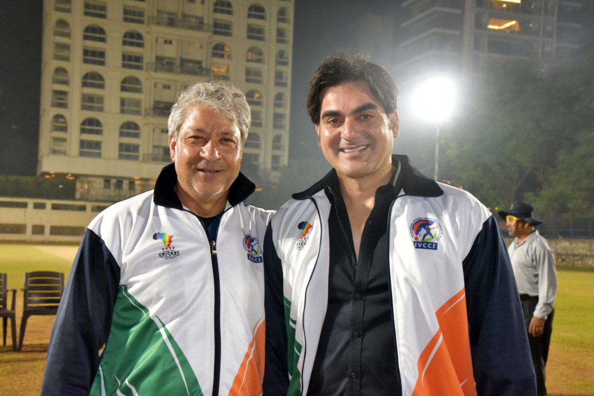 Indiaover50's tweet photo. Dabangg3🤩 star celebrity Arbaaz Khan supports &amp; promotes cricket. He meets all ivcci players at Khar Gymkhana.🥳😀

#arbazkhan #celebrity #bollywood #actor #arbaaz #india #cricketmatch #cricketfans #khargymkhana #cricket_fever #cricketlife #cricketlovers #ivcci #2k19 https://t.co/rgIc8zlGmg