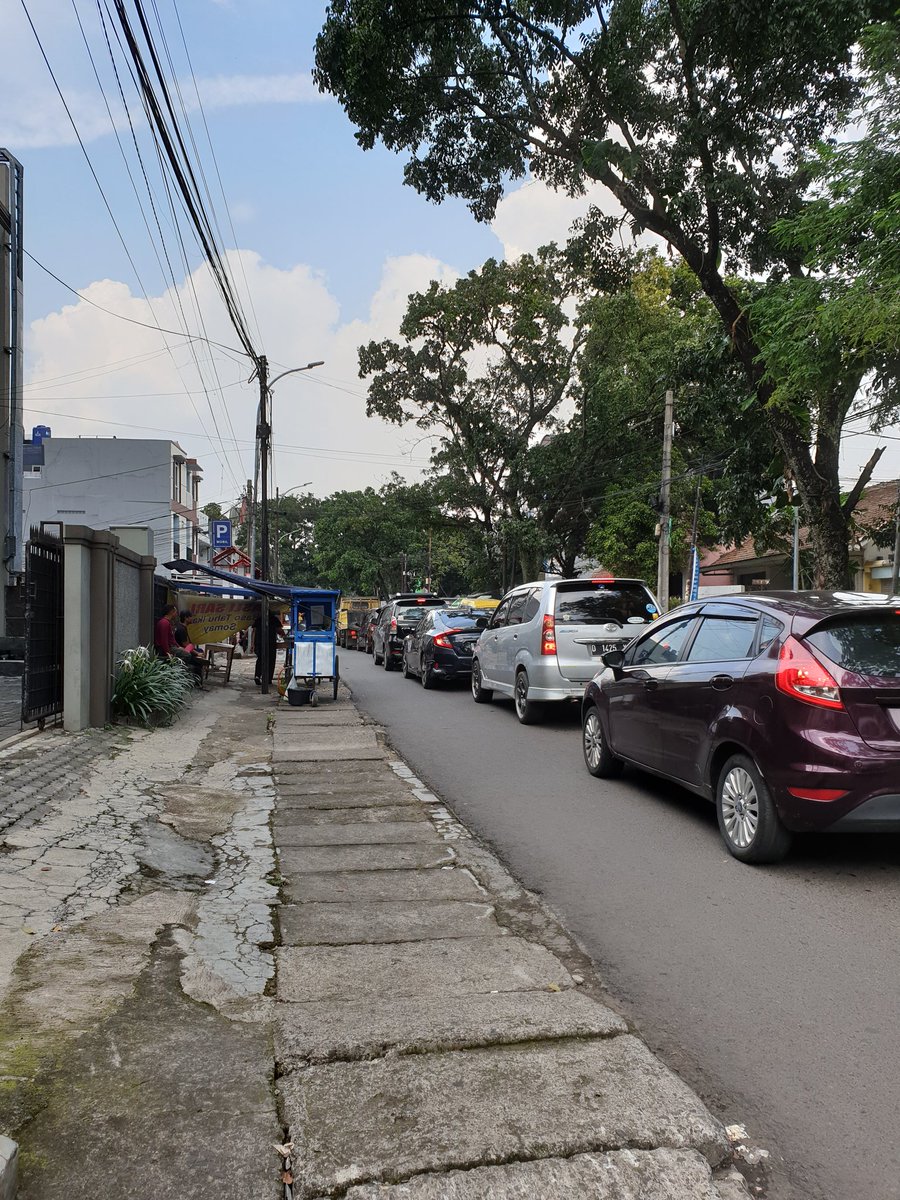 Seumur-umur tinggal di Sederhana gak pernah macet ampe se-stuck gini.

"NaMAnYa JuGA lOngG WiKeeNd kANggGg"

Ga gini juga goblok, katampi rekayasana kang Odeath &amp; Yana.

<a href="/PRFMnews/">Radio PRFM</a>