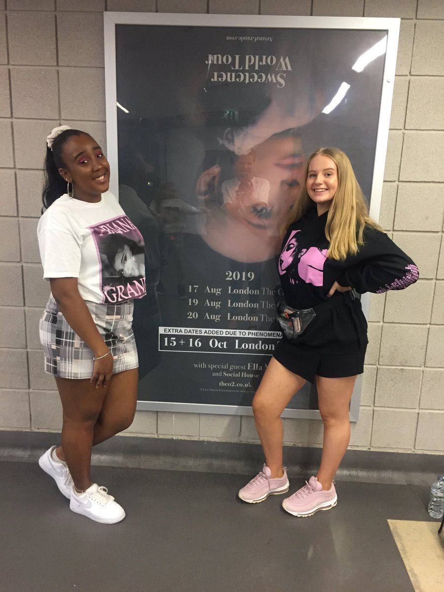 ldaniellax's tweet photo. #SWTMemories London 19th August &amp; London 15th October✨ will forever be the best era ever🖤 @ArianaGrande https://t.co/1TwnCahmCH