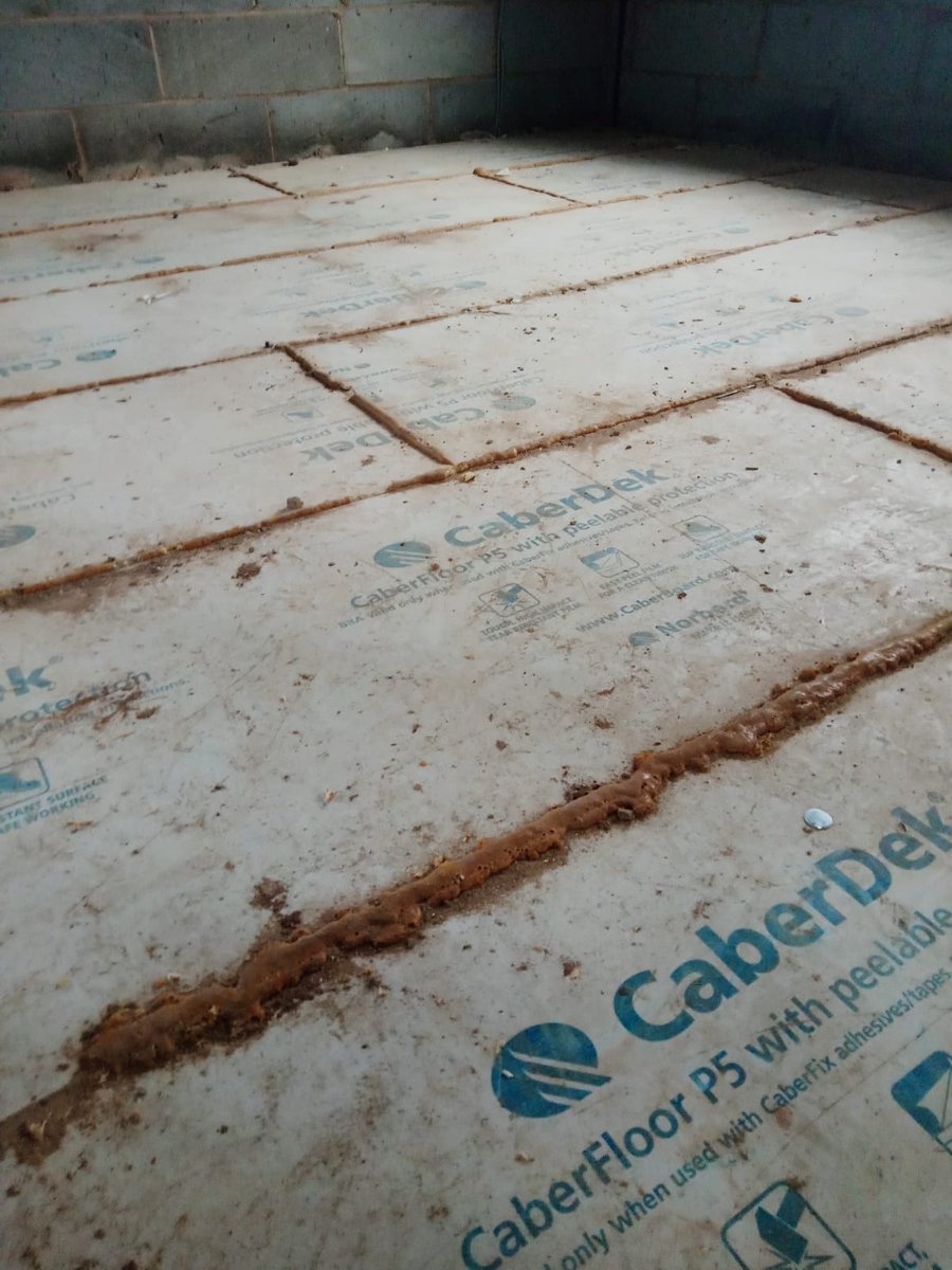 CaberBoard's tweet image. CaberDek and a perfect CaberFix D4 glue line 👏🏻
👀 Spotted on an @AnwylPartners site 🏘️.
&amp;gt; &amp;gt; ow.ly/FBD330pOGIw 
#housebuilder #bestpractice #construction