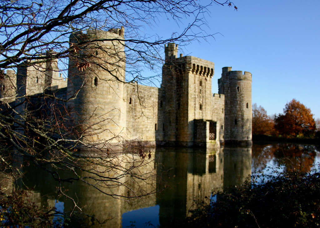 A series of photographs from a few weeks ago @bodiamcastlent, one of those seemingly  rare days of blue skies, no wind and glorious reflections in the castle moat. 

Images: Elizabeth Vessey

#castles  #reflections #photography #eastsussex #view #dayout  #visitbritain