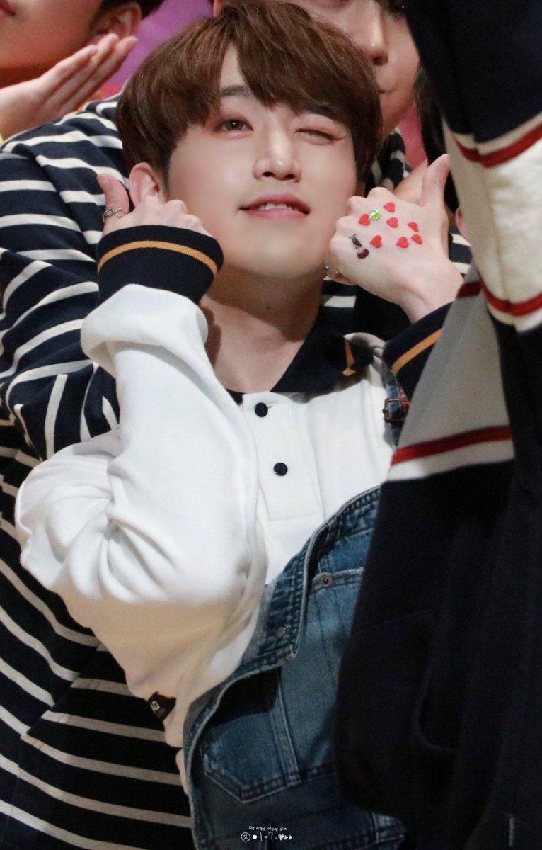 target131101's tweet photo. 20190505 아름다워 명동점 팬싸💘

#TARGET #타겟 #아름다워 #Beautiful #M_the_M #GI #지아이 #김효기 #효기 #ジアイ #じあい 

@TARGET7_K @target7official https://t.co/bODA7UcEZG