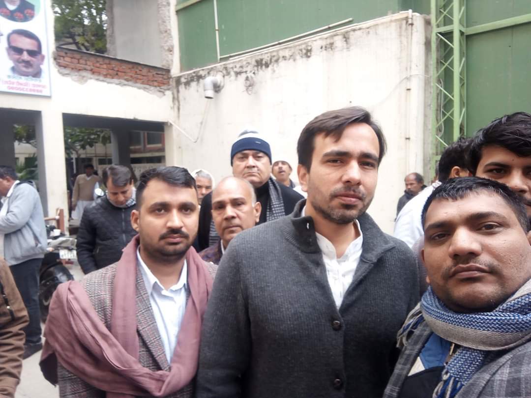RaviRld's tweet photo. Today, paid homage to the great Chaudhary Charan Singh ji at Kisan Ghat with @jayantrld ji and #Charu_chaudhary ji.
@KunwarMathura @MalikBirpal @RLD_IT @RLDparty @rhythmthesur @APachehra @yadavakhilesh https://t.co/QWFSCuCBKz