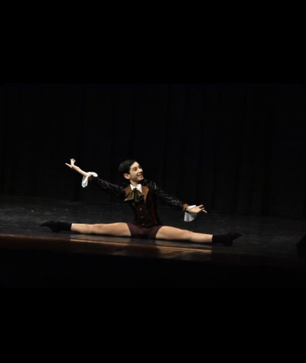 CultPiu's tweet photo. Una quarta edizione di Christmas Ballet Competition con i fiocchi 🎀 🎄 #danza #Competition #dance https://t.co/mKR9sJh0zo