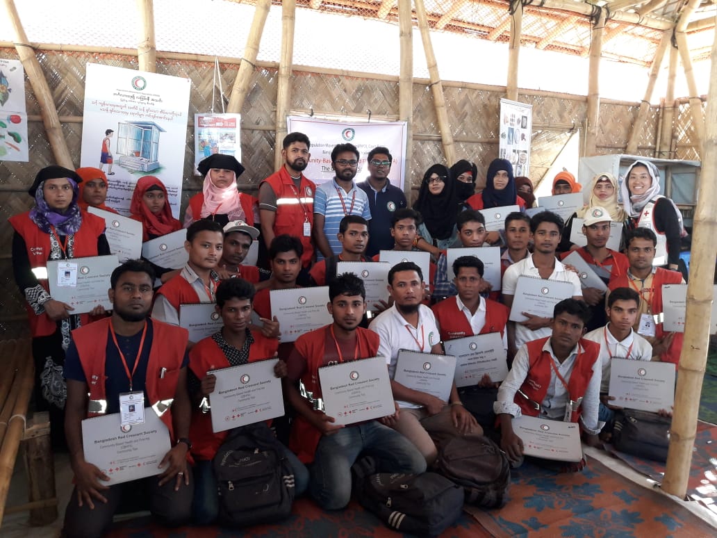 Taslim_Reza_'s tweet photo. #IECMaterial on #WaSH practices.
Using this appealing and visible #FlipChart , the Community Volunteers have been sensitizing the camp population on hygiene practices in camp-12, #PMO, Cox's Bazar; @BDRCS1 & @JRCS_PR.📸BDRCS. https://t.co/vsH16qg2AJ