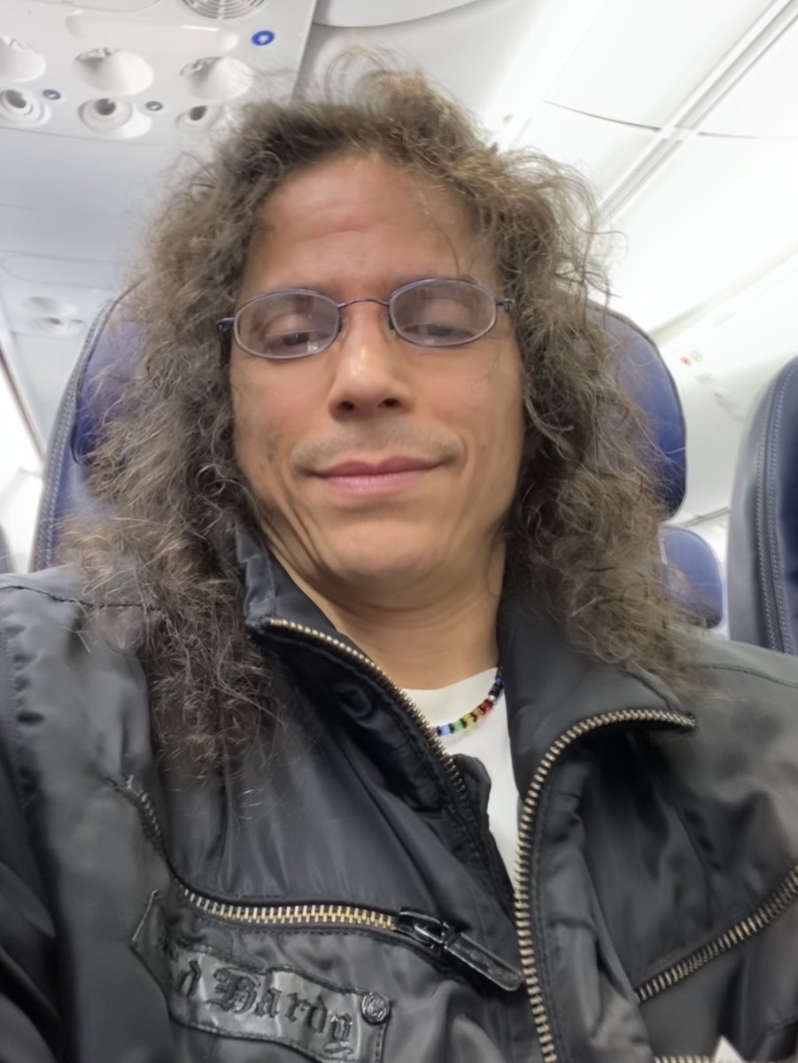 PjSelarom's tweet photo. Made it alive to Puerto Rico. HAPPY HOLIDAYS!❄️☀️☔️❄️🍷#holidays #awardwinner #Reading #lgbt #fantasy #science-fiction#books #LGBTQ #PuertoRico #Boricua #pjselarom #thejode https://t.co/c4oI6gH9Ku