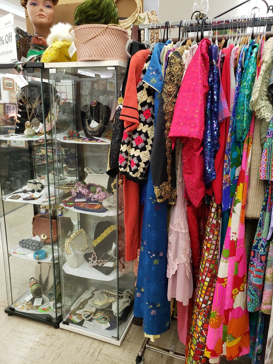 MadisonGhent's tweet photo. #Pretty #VintageClothes in our #MadisonGhent store in #FredericksburgVA #fashion #handselected #especiallyforyou #styling #fashionhaul #growalx #fxbgva #norfolkva #visitnorfolkva #alexandriava #Fashionista #dcfashion #pretty #oneofakind #ootd https://t.co/FD9Pj8NlMs