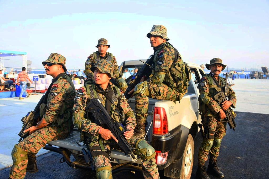 BhaaratDefence's tweet image. @IAF_MCC #GarudCommandos during #AirForceDay celebrations at #Hindon #AirForceStation in #Ghaziabad.

#hindonafs #airforcebase #hindonairforcestation #indianairforce #iaf #garudsf #garudcommandoforce #specialforces #indiandefence #military #indianmilitary #indianspecialforces