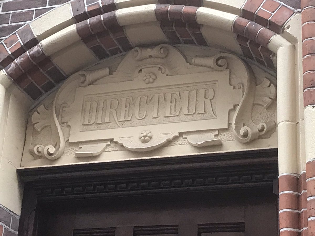 Zag dit gisteren in Centrum Haarlem, uit de oude doos - kun je je tegenwoordig niet meer voorstellen, toch....?

Wat denk je, is de Directeur inmiddels overal geëvolueerd van alleswetend naar ‘sturend, inspirerend &amp; dienstbaar’?

#Groeikracht #GroeikrachtInBusiness #KickStart2020