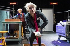 Kerstfestival in Oost , dit is zo leuk met kids 6+ :   MEIS! in het #pleintheater  humoristisch sprookje &amp; extra activiteiten erna.  ->  bit.ly/36XpXao