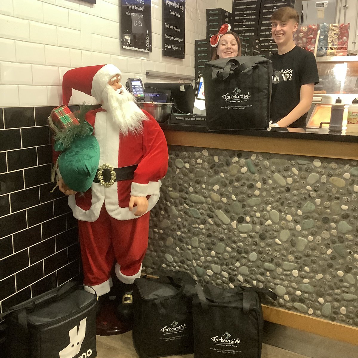 plymouthsouprun's tweet photo. Sausage and chips were on the menu @plymouthsouprun last night, thanks to @HarboursidePlym .We served 87 people, 58 @shekinahmission, 23 on the run and 6 at the #WinterProvision. Everyone really tucked in. #Thankyou Sarah and suppliers.#community #makeachange https://t.co/3tM5SFkeHa