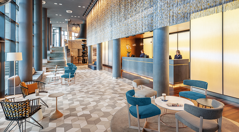 NHHotels's tweet photo. Our #HotelOfTheWeek NH Berlin Alexanderplatz located in the colorful Friedrichshain. A peaceful option where you can wake up to the view of Frankfurter Tor or enjoy a walk in the modern artistic streets of Berlin. #alwaysconvenient https://t.co/8Wskgk3LY5 https://t.co/Ovl63j9mhN