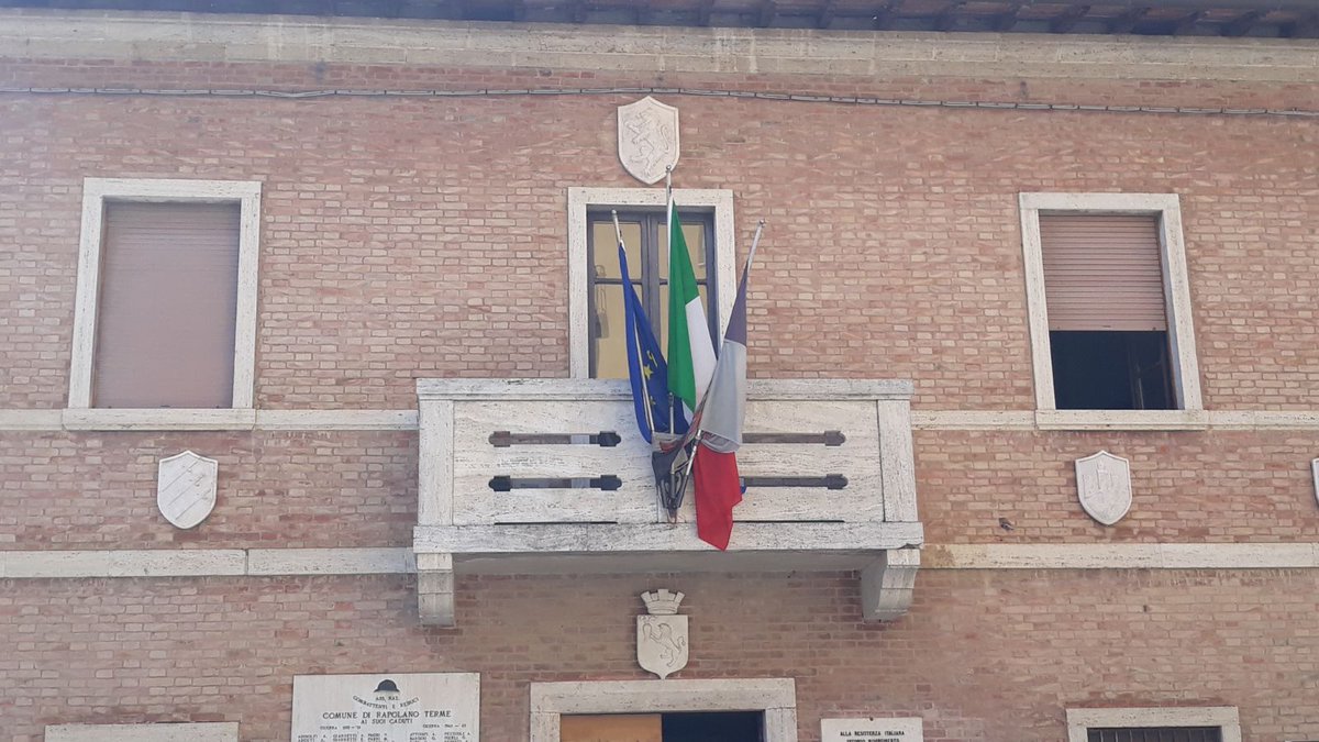 Chiusura pomeridiana a #Rapolanoterme nei giorni di martedì 24 dicembre e martedì 31 dicembre per tutti gli uffici comunali, che saranno regolarmente aperti al mattino. Per conoscere gli orari di tutti gli uffici comunali ➡️ bit.ly/Orari_ufficico….