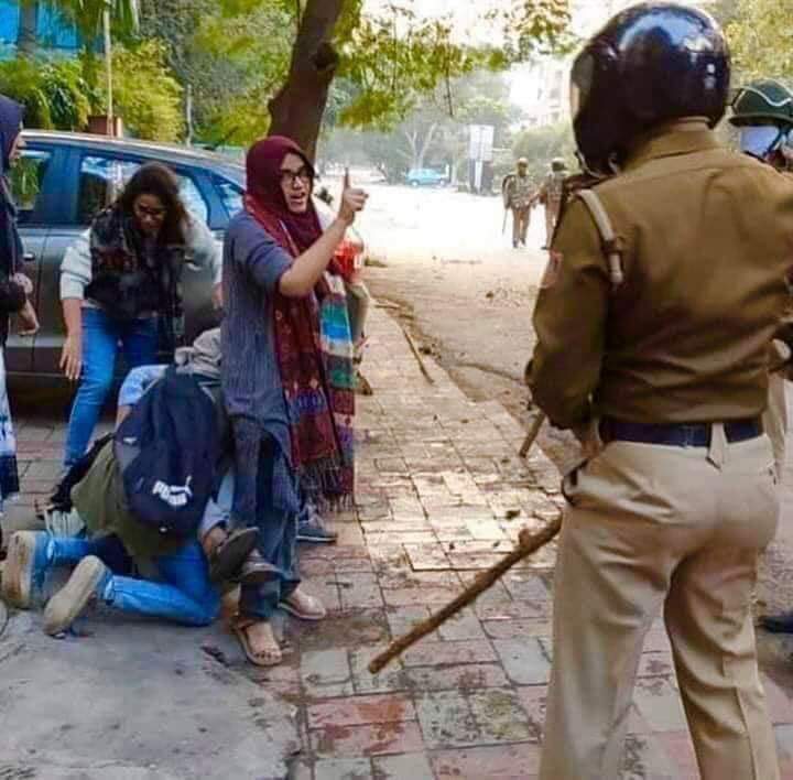 GautamTanwar_'s tweet photo. देशवासियों क्या #जामिया_मिलिया में
षडयंत्र @asadowaisi ने तो नहीं रचा था.??
@DelhiPolice को ये एंगल भी देख लेना चाहिए..
#ISupportDelhiPolice https://t.co/IKmQv39Wvs