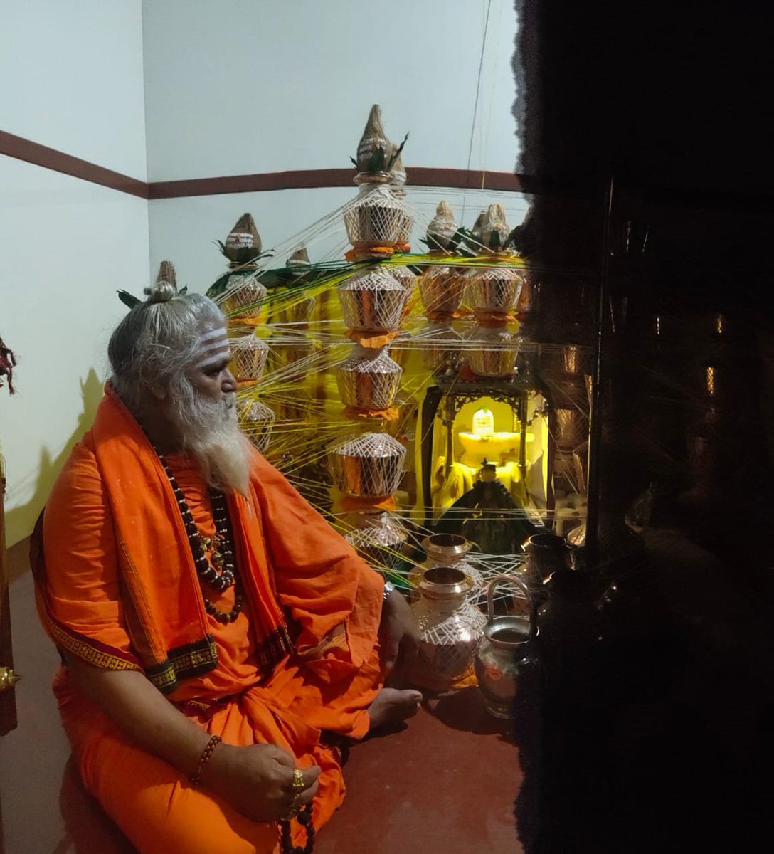 Kaalateetham's tweet photo. 26-12-2019 ಖಗ್ರಾಸ ಕೇತುಗ್ರಸ್ತ ಸೂರ್ಯ ಗ್ರಹಣದ ಪ್ರಯುಕ್ತ ಸೋಮೆಕಟ್ಟೆ ಶ್ರೀ ಕಾಡಸಿದ್ದೇಶ್ವರ ಮಠ ನೊಣವಿನಕೆರೆ, ಶ್ರೀ ಮ ನಿ ಪ್ರ ಡಾ /ಕರಿವೃಷಭ ದೇಶಿಕೇಂದ್ರ ಶಿವಗೋಗೀಶ್ವರ ಮಹಾಸ್ವಾಮಿಗಳು ನಾಡಿನ ಶಾಂತಿ, ಸಂಬೃದ್ದಿಗಾಗಿ ಶ್ರೀ ಕ್ಷೇತ್ರದಲ್ಲಿ ವಿಶೇಷ ಕಳಸ ಪೂಜೆ ನೆರವೇರಿಸಲಿದ್ದು,
ಇದನ್ನು 26-12-2019 ಸಾರ್ವಜನಿಕರ ದರ್ಶನಕ್ಕೆ ಅವಕಾಶವಿದೆ https://t.co/zQaparZSDj