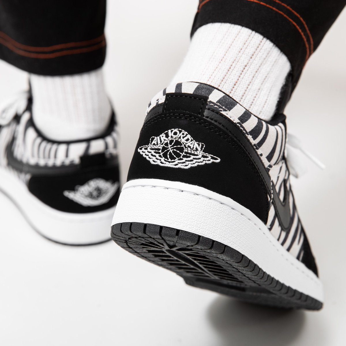 zebra air jordan 1
