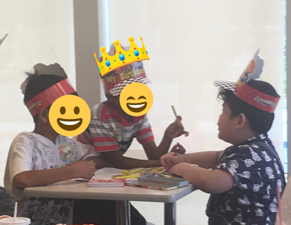 bastereacts's tweet photo. Nakakatuwa si Samsam. Ang friendly n’ya talaga sa mga bata. 😊

1st pic: ©️iambaebybaste | IG
2nd pic: from Baste’s party with the Giving Hope Foundation kids 2 years ago. Nakita ko lang siya biglang umupo sa isang table at nakipag-color sa mga kids. https://t.co/1XaaUTTS8I