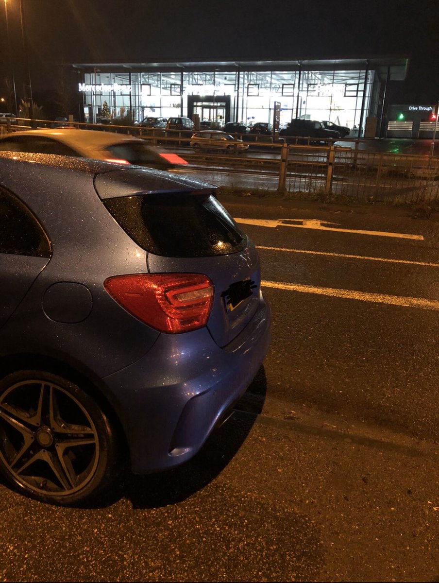 randomkat26's tweet photo. When your car breaks down opposite the garage it was purchased from, in an unsafe place, in the peeing rain, your a lone female surely when you go over to ask for some help they would help..... not in my case @MercedesBenz  #mercedesbenzgatwick #areyouevenhuman https://t.co/DzSK6rIgJ5