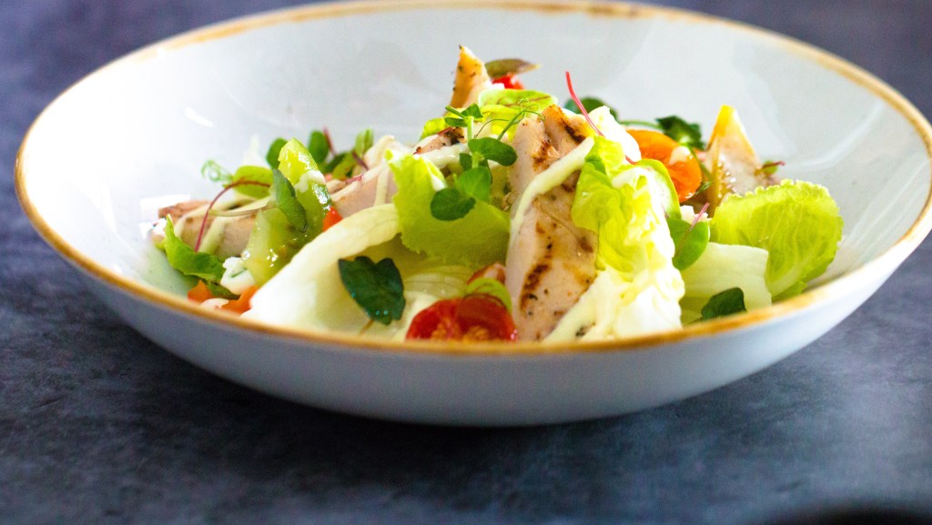 A Salad That Will Toss Your Mind thevillageatlemeridienabudhabi.blog/2019/12/23/a-s…