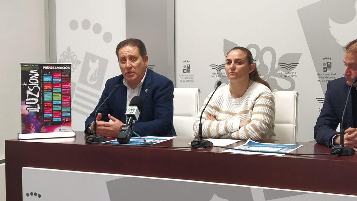 📸Se presenta en estos momentos la 1ª Fase de los 🏆CAMPEONATOS DE ESPAÑA de #FútbolSala⚾ FEMENINO👧 que se disputará en 📍Villanueva de la Serena el próximo fin de semana. 🎙Intervienen Ana Pérez, Juan Carlos Jiménez y Pablo López.