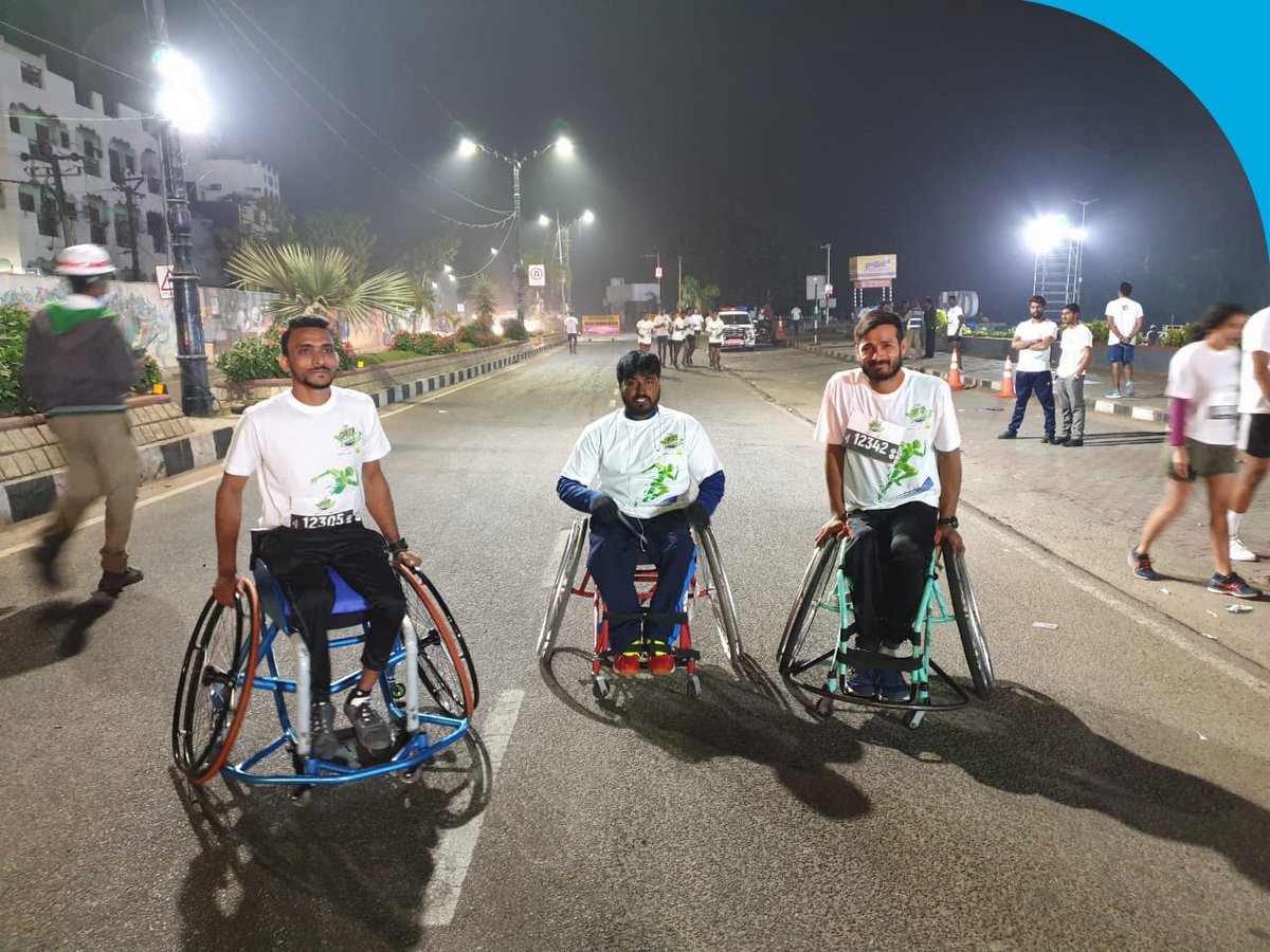 TheOfficialSBI's tweet photo. The Hyderabad Edition of the #SBIGreenMarathon was graced by Shri Parupalli Kashyap, international badminton player, Shri Jayesh Ranjan, Principal Secretary, Govt. of Telangana, Shri B.Ramesh Babu, SBI DMD &amp; COO, Shri Sandeep Tewari, SBI DMD (IAD), and other esteemed guests. https://t.co/nS4FmrhbjY