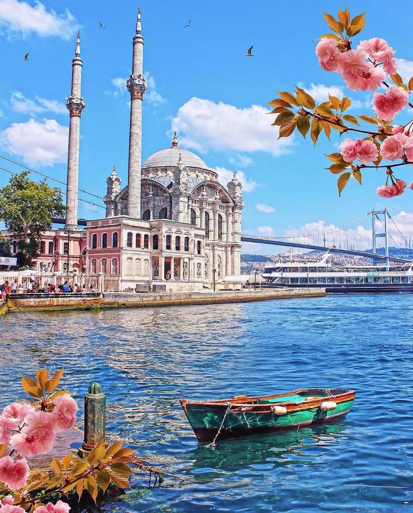 Salaradventures's tweet photo. How beautiful is Istanbul?
Tag someone you'd like to travel here with
Photos by @mstfatyfn
Best tour package of Turkey is available here:
#irgotrip #travelturkey #turkey #travel #traveler #traveling #istanbul #turkeytour #turkeytours #istanbultours https://t.co/goCxoM7oPo