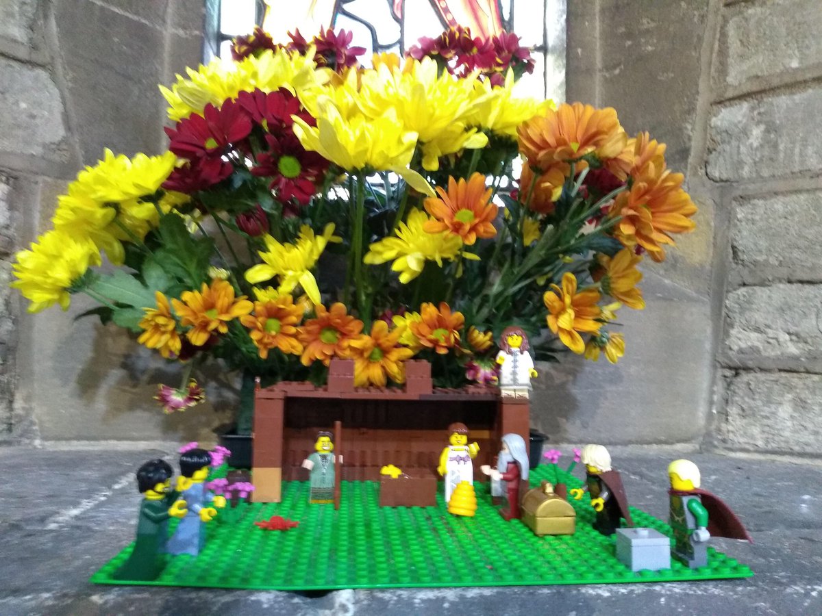 NorthfleetCofE's tweet photo. Some children from All Saints church have made a nativity scene out of Lego @SeeOfRochester @churchofengland #FollowTheStar https://t.co/p1sILhgAlL