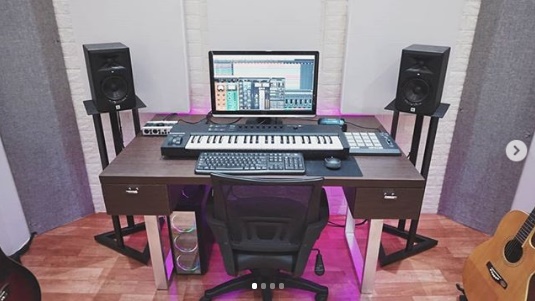 We proudly to announce our new room in MANTRA Recording. With new design, new vibes, new ambience and absolutely new gears!! 🎹🎛🎙🎧

Hubungi kami
Phone : 081223344974 (Telp/SMS/WA)
Email : info@mantrarecording.com

Kunjungi website kami ► mantrarecording.com