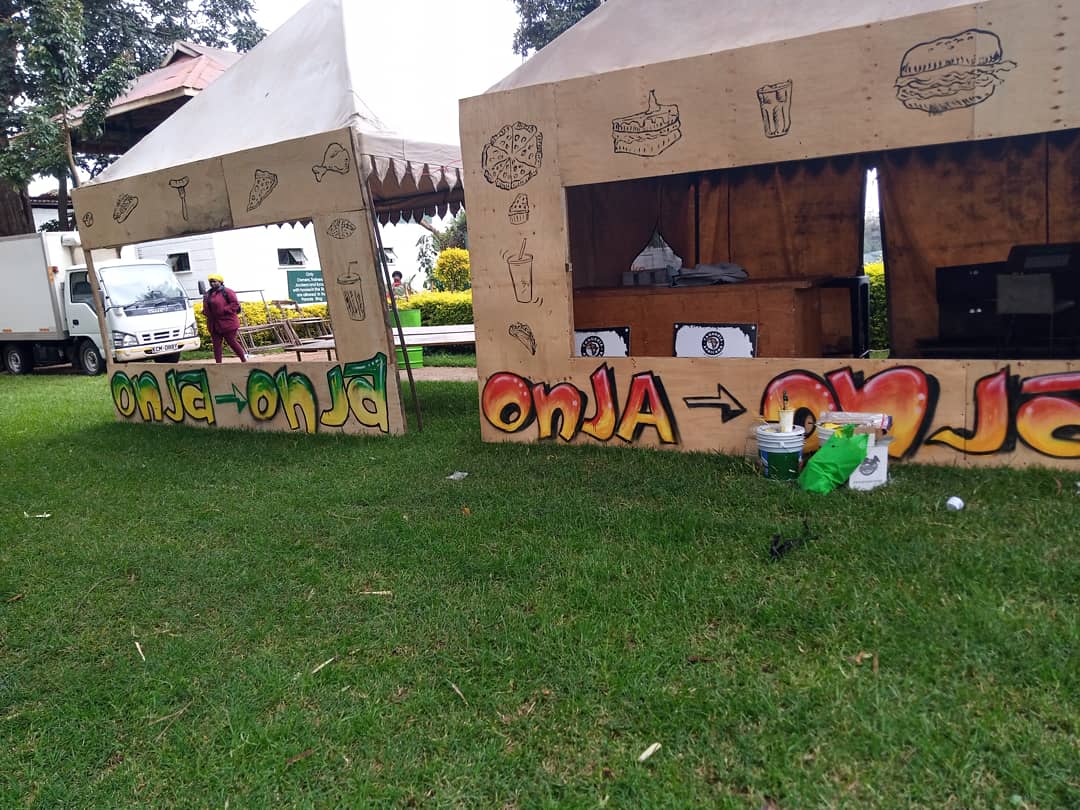 Daddoomutitii1's tweet photo. Onja Onja food stand free style Graffiti collaboration with @mSale_ at the @blanketsandwine #toastsomeone https://t.co/wJyJ0xd3a5