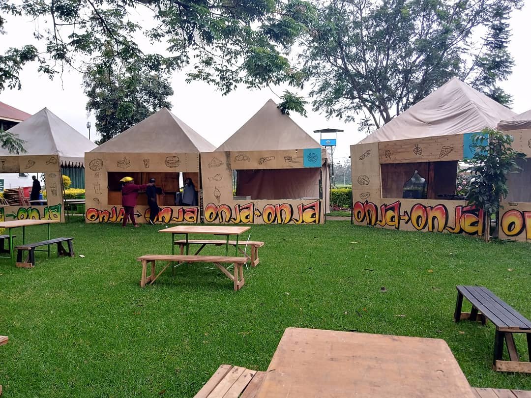 Daddoomutitii1's tweet photo. Onja Onja food stand free style Graffiti collaboration with @mSale_ at the @blanketsandwine #toastsomeone https://t.co/wJyJ0xd3a5