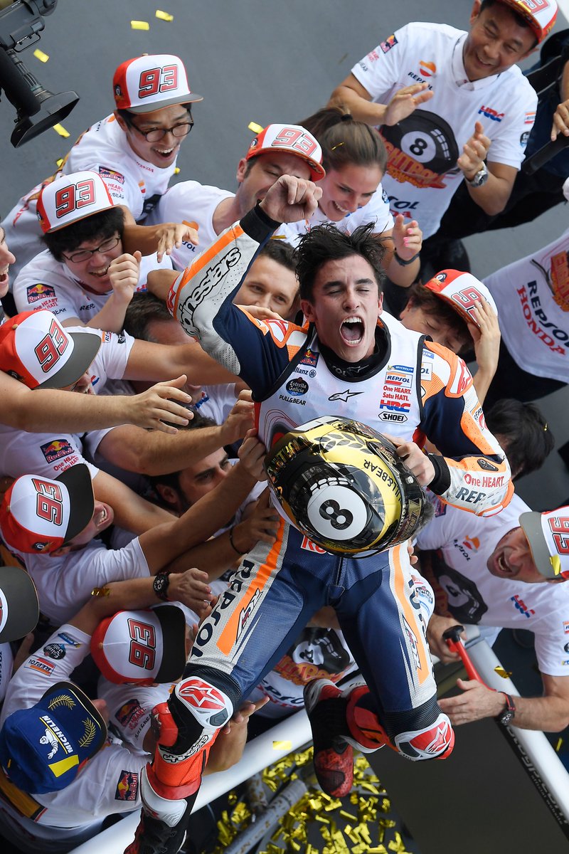 box_repsol's tweet photo. Like a rock concert🎸🥁! That's how #MM93 celebrated his #8ball🎱 in the #Buriram🇹🇭 parc fermé... and that was just the beginning! #RepsolTeamPics2019 https://t.co/vhdbhGz0g5