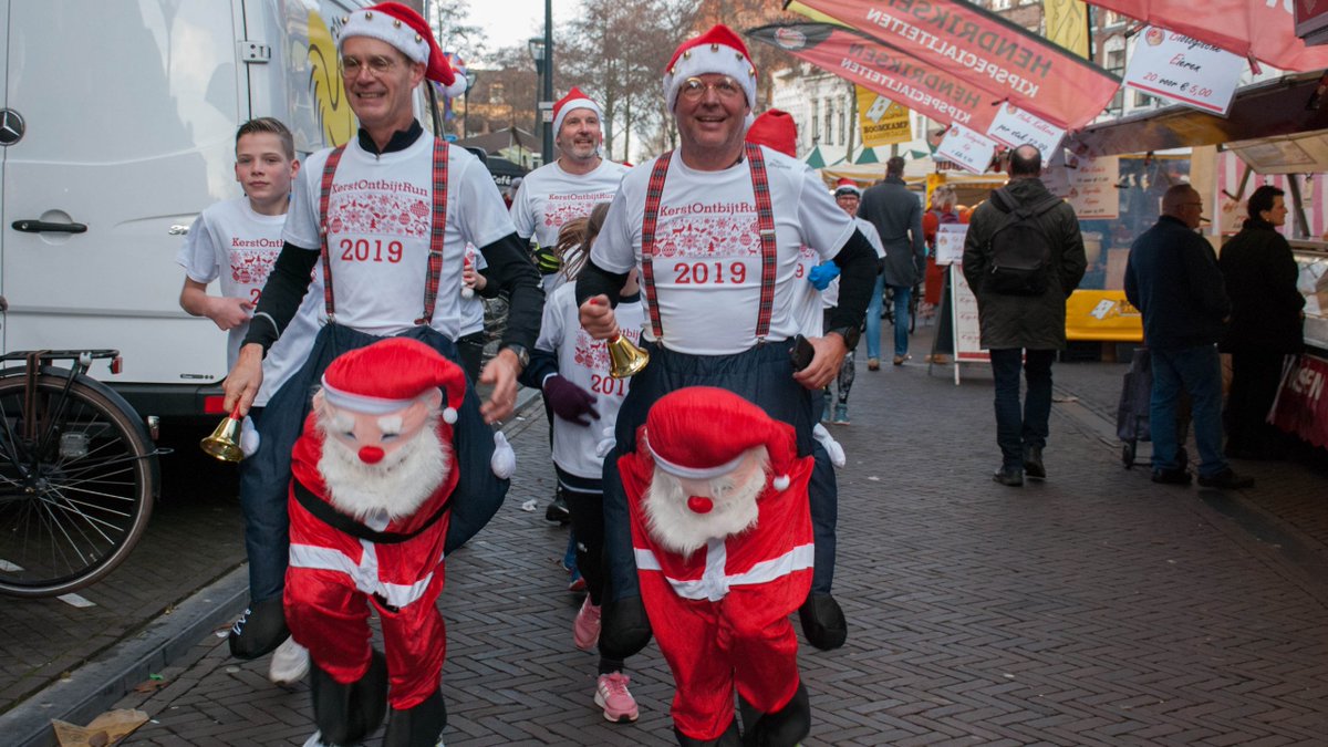 Kerst Ontbijt Run trekt door Zwolle - <a href="/Run2dayZwolle/">run2dayZWOLLE</a>
 <a href="/deBotterstee/">Nieuwe Markt</a>
 <a href="/BonbonnerrieBor/">Bonbonnerie Borrel</a> #nieuws #zwolle rtvfocuszwolle.nl/kerst-ontbijt-…