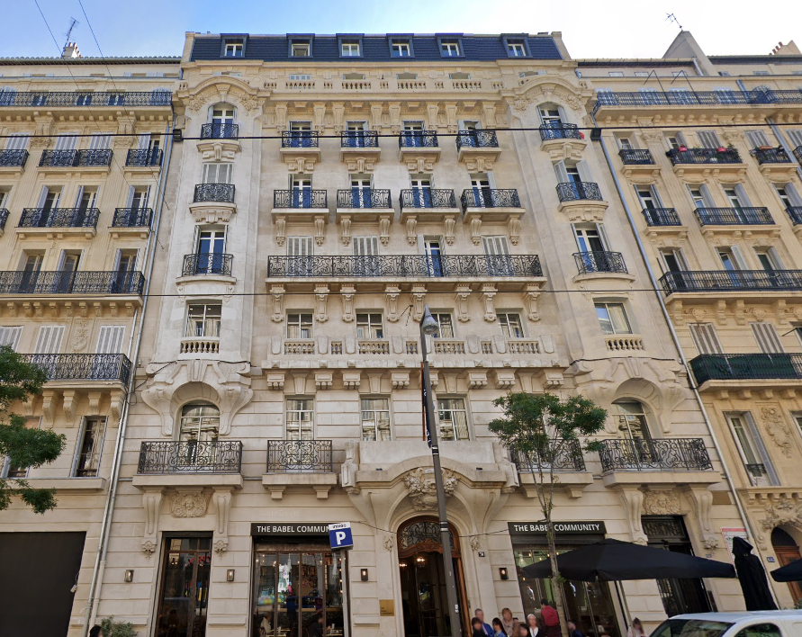 cybcath's tweet photo. Le #coliving , nouveau centre d'intérêt des investisseurs #logment @FrancaiseGroup achète l'immeuble (magnifique d'ailleurs) @TheBabelCo de la rue de la République à #Marseille. Dossier spécial coliving dans le dernier mag @immoweek https://t.co/z9t6PFbxrM https://t.co/FelgeQf4To