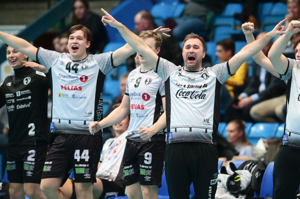 For et år vi i norsk håndball har hatt🤗 Publikumsrekorder. Medlemsøkning. Tusen takk til alle dere som har gjort dette mulig - ildsjeler, frivillige, klubber, trenere og spillere❤️
Og i 2020 skal vi arrangere to europamesterskap for våre landslag🙌
bit.ly/37cfnfZ