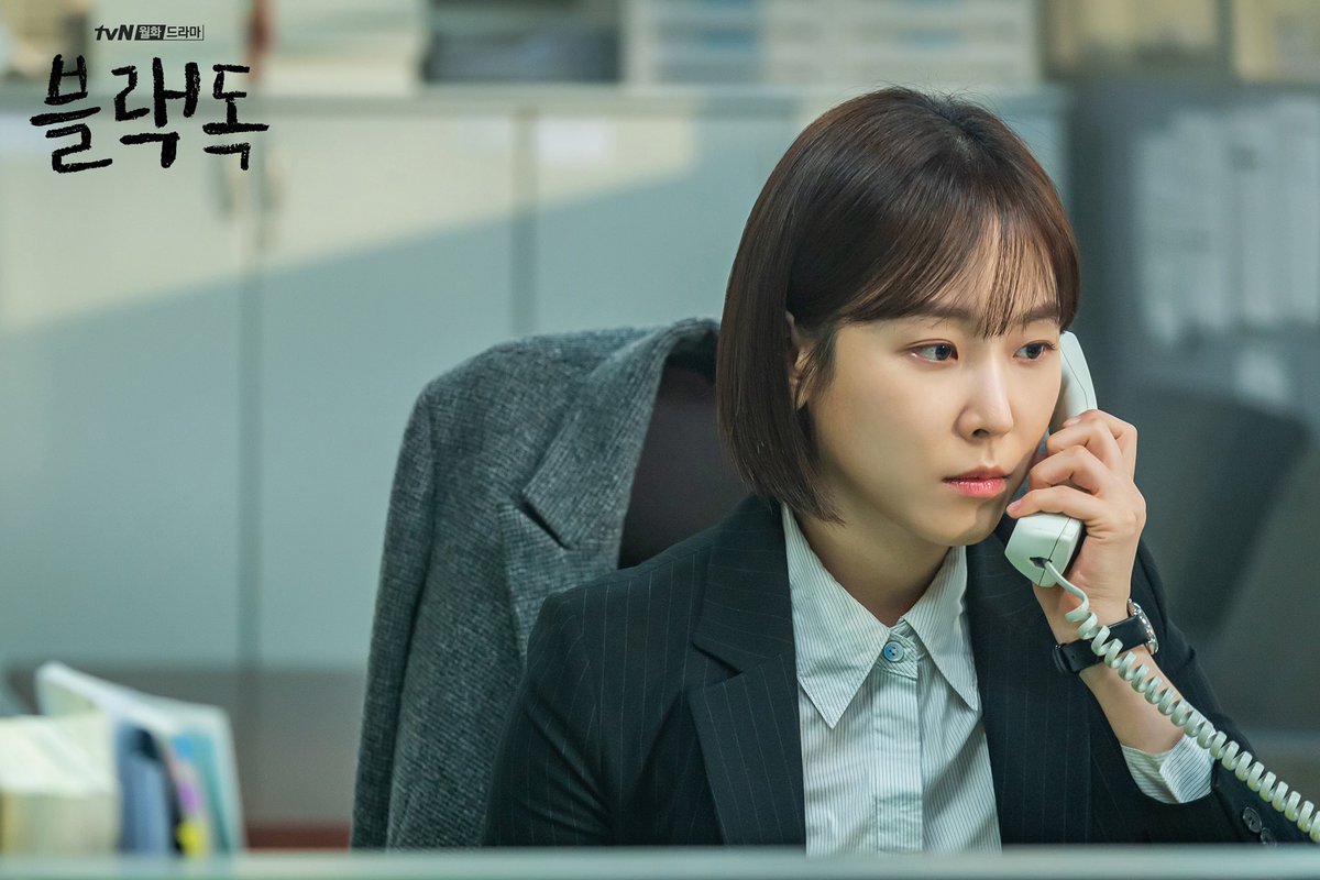 Опубликованы новые стиллы дорамы «Чёрный пёс»